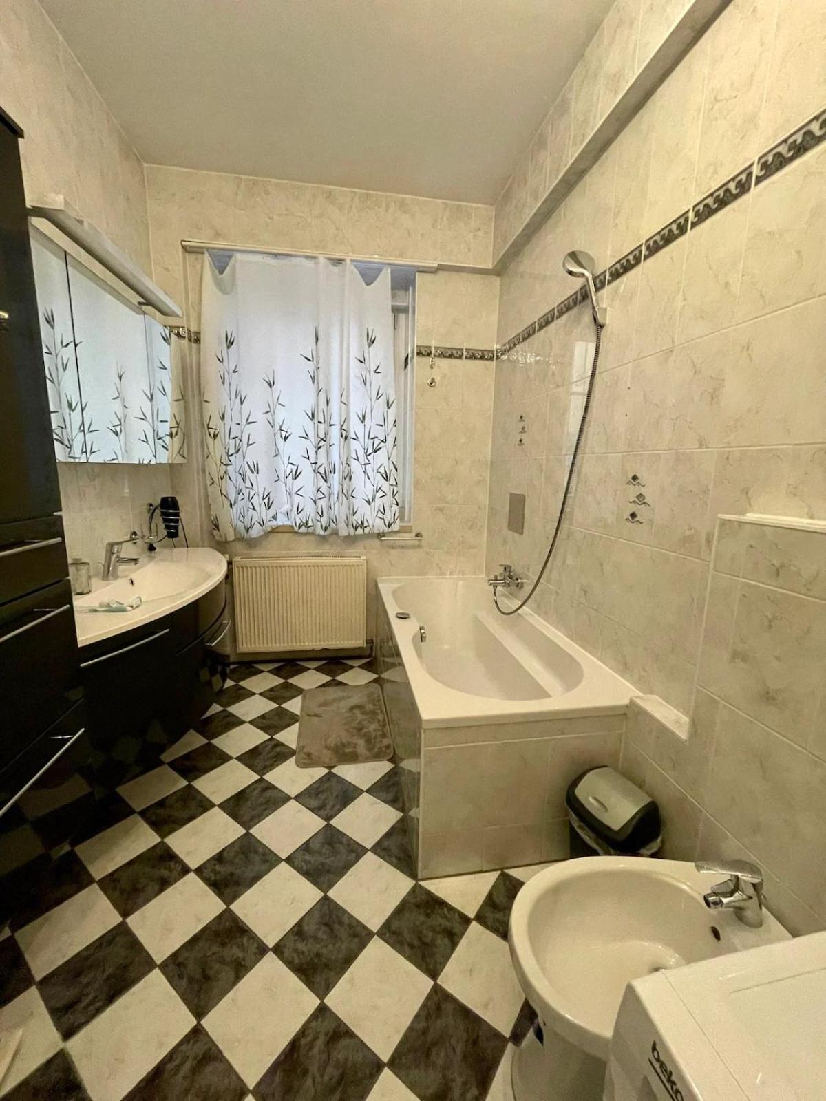 Gemutliche Wohnung Mit Super Lage Bécs Kültér fotó